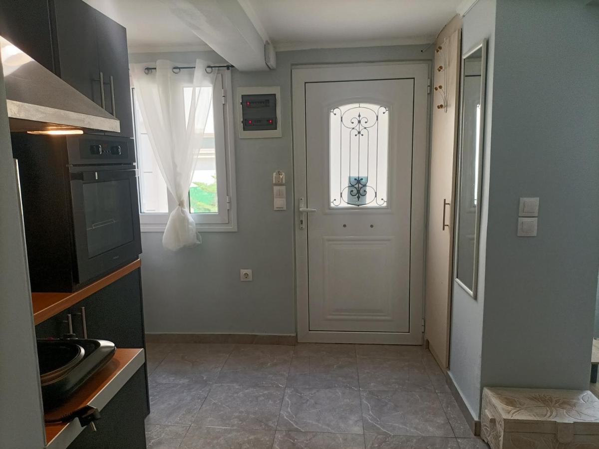 Cozy Studio Apartment Атина Екстериор снимка