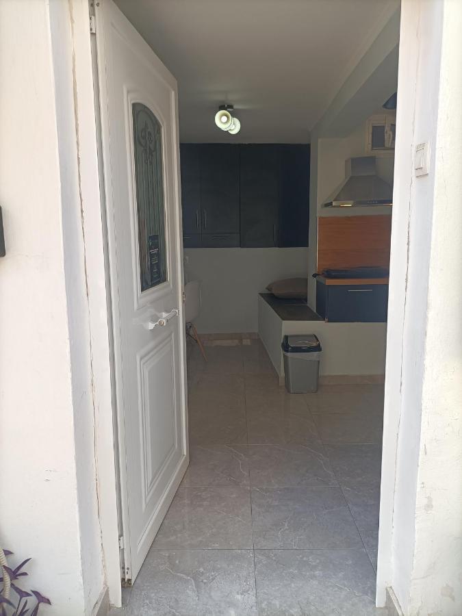 Cozy Studio Apartment Атина Екстериор снимка